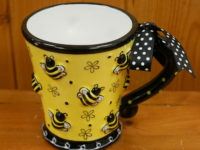bees and bows tea mug